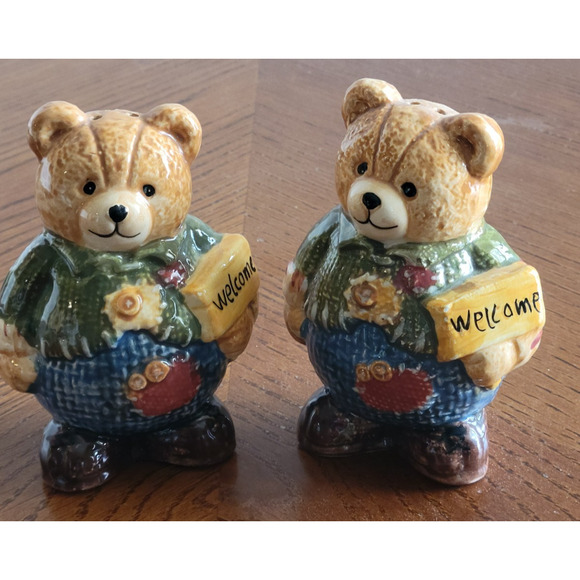 VTG CKAO Salt and Pepper Shaker Country Welcome Bears Ceramic Cute Country Decor - Picture 1 of 9